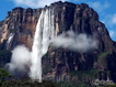 Sfondo: Imposing Waterfall